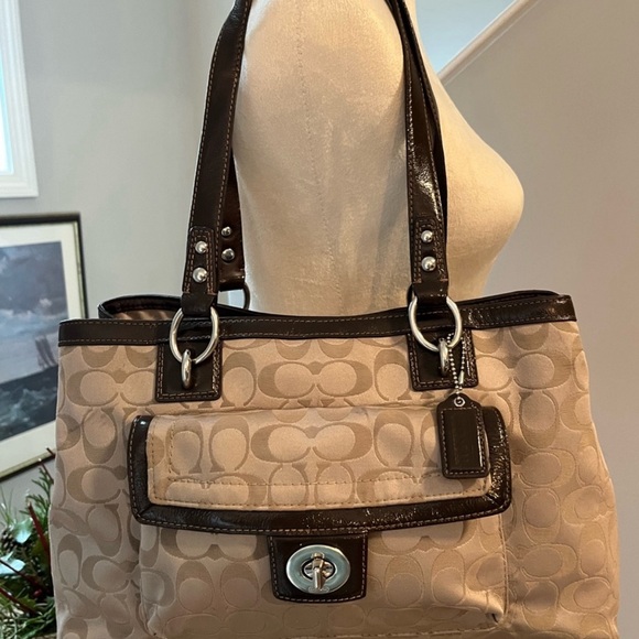 Authentic COACH Signature “PENELOPE” Shoulder Bag Front Turnkey Pocket - Picture 8 of 11